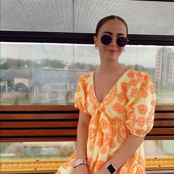 Meet your Posher, Isabella - Picture 1 of 1